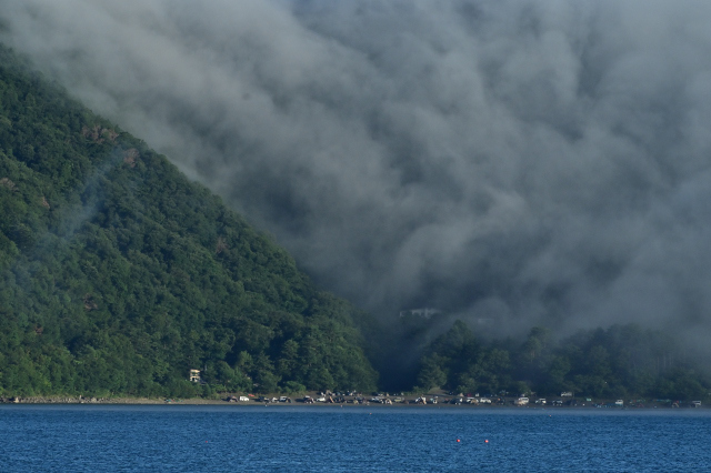 湖雲