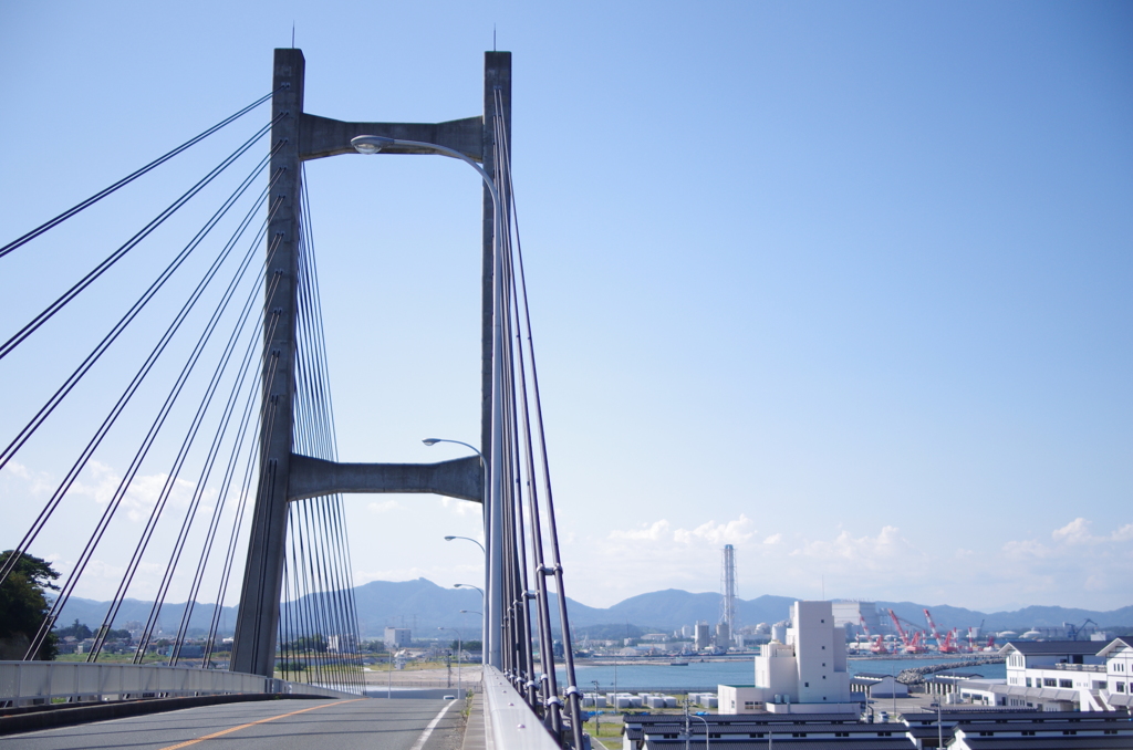 松川大橋と火力発電所