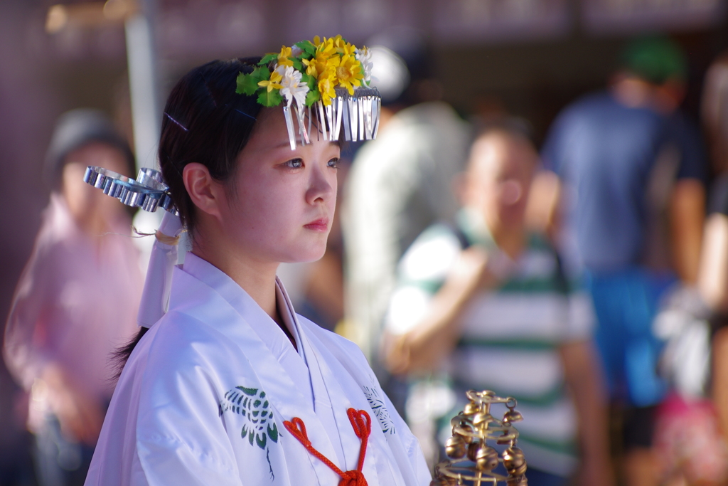 石岡のお祭り、巫女さん２