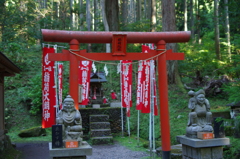 御岩神社、恵比寿様と大黒様のいる稲荷祠