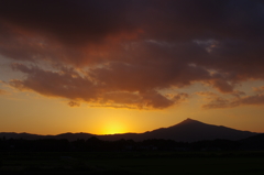 日没直後の筑波山