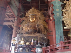 虚空蔵菩薩坐像　（盧舎那仏の向かって左）