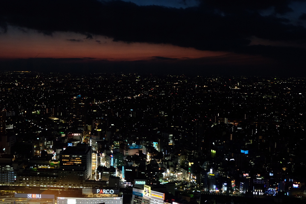 毒毒しい空