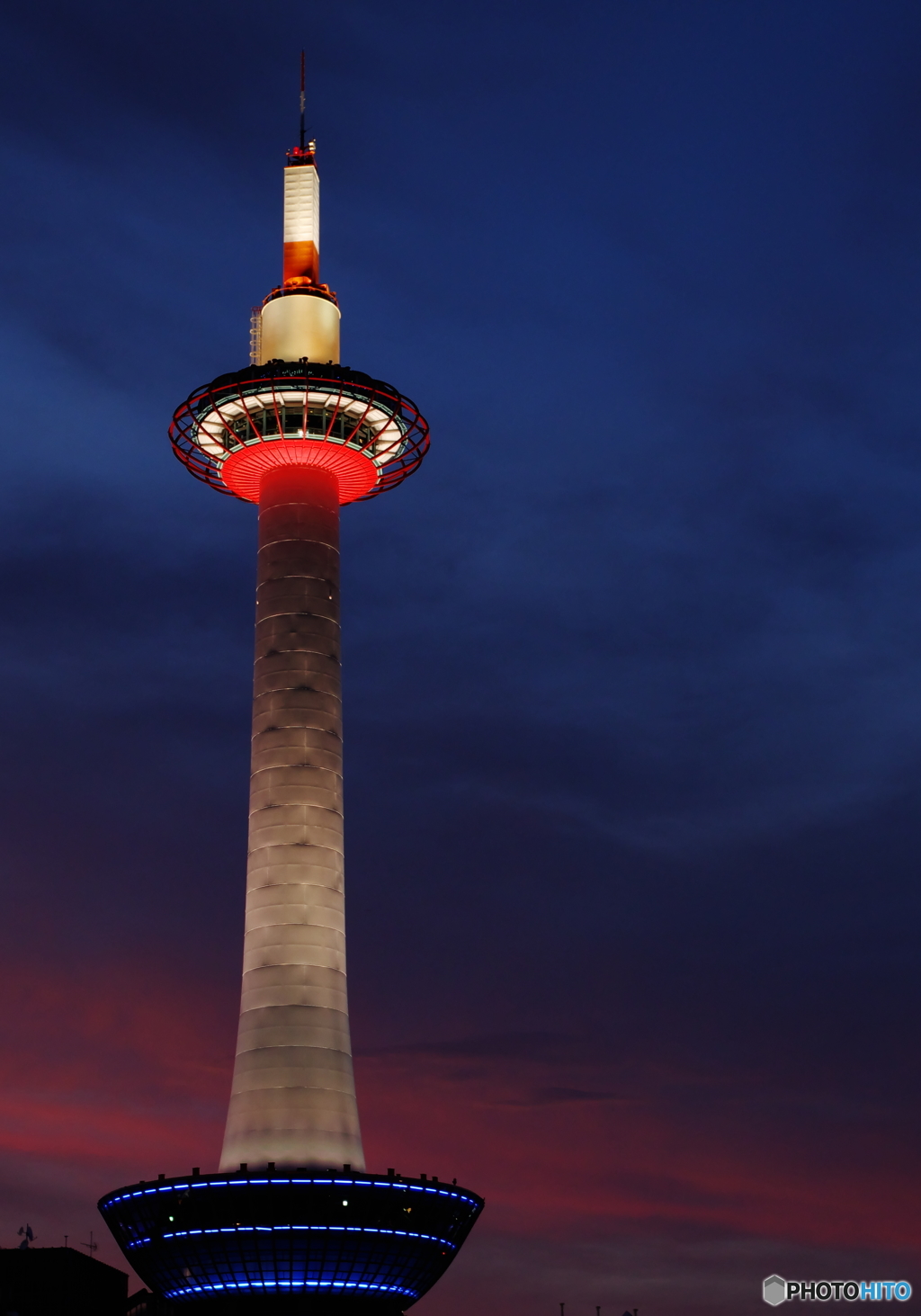夕焼けと京都タワー