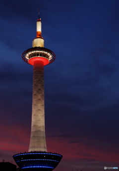 夕焼けと京都タワー