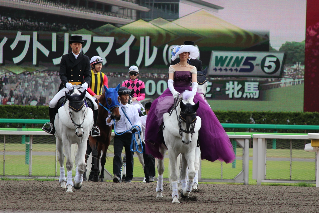 ヴィクトリアマイル本馬場入場