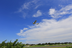 青空の中をテイクオフ