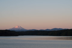 狭山湖からの紅富士