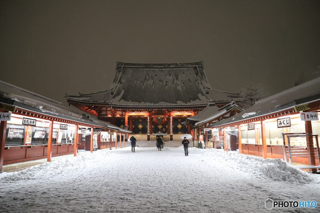 雪の浅草寺3