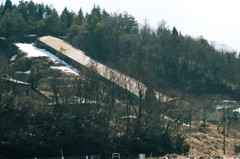 こんなに斜めだと床に物置けないなぁ