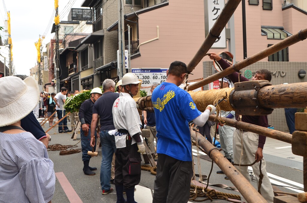 鉾の組み立て