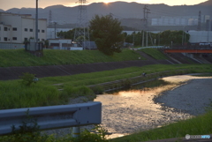 川の中の夕景