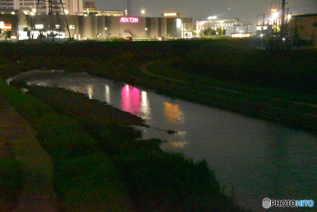 川沿いから夜景