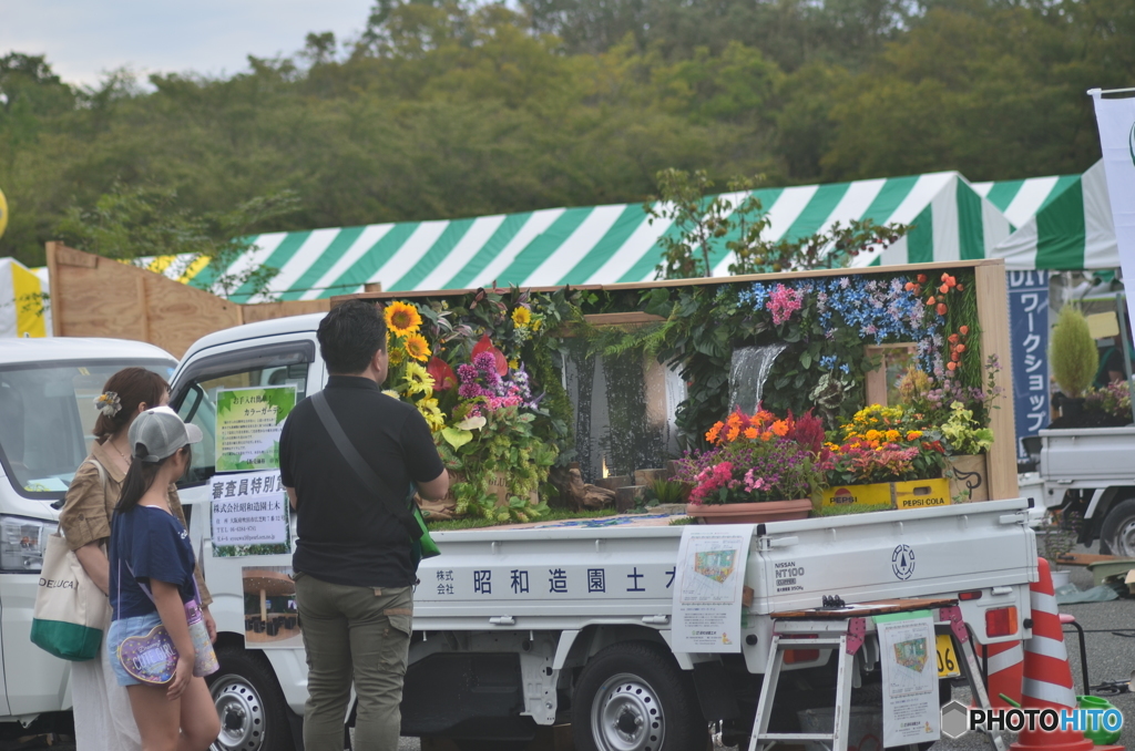 軽自動車の荷台で