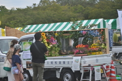 軽自動車の荷台で