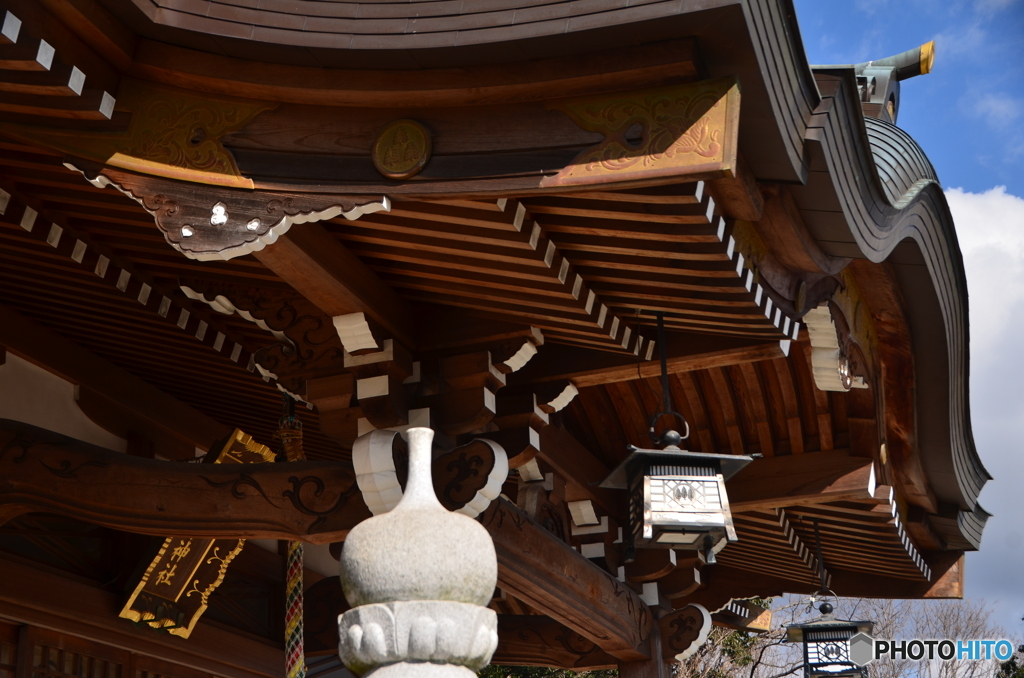 唐門風の屋根、