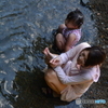 親子で川遊び