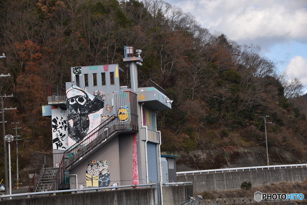 落書き？のビル