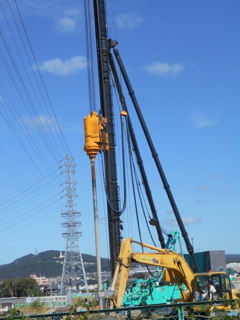 工場跡地の基礎固め 工場跡地の基礎固め