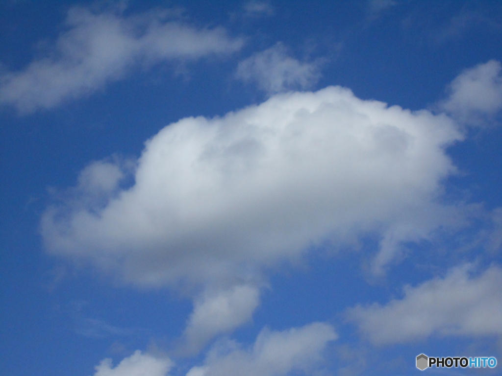 雲なんに見える