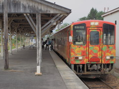 郷愁の長井駅ホーム