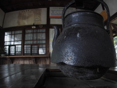 鉄瓶がある風景　羽前成田駅