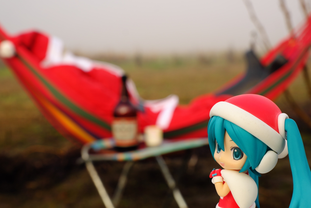 フィギュアのある風景　起こすから待っててネ