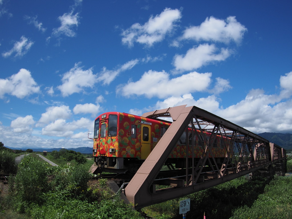 サマーブルー最上鉄橋
