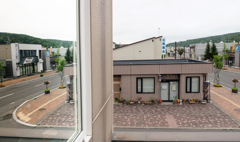 窓のいたずら 広い街