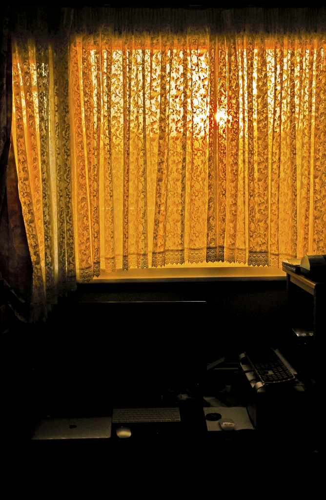 白を染める朝日