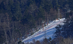昼のゲレンデ、窓からズーム　2