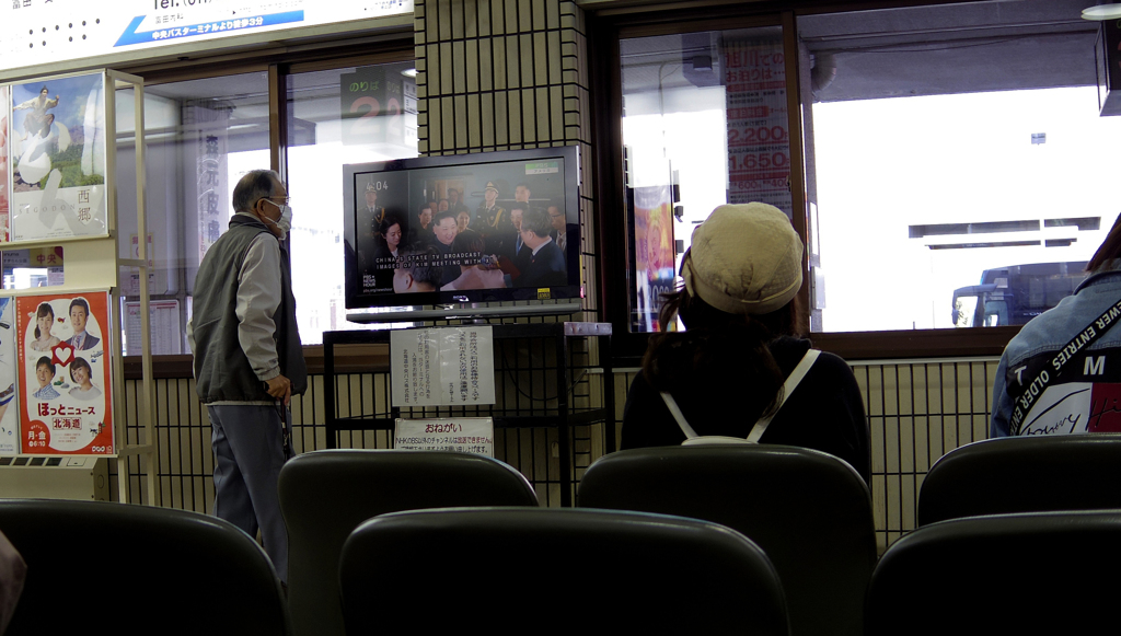 見入る　おじさん