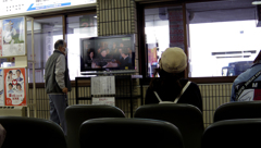 見入る　おじさん