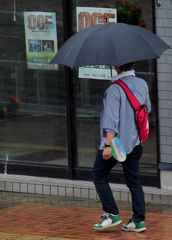 野外音楽祭へ行く人