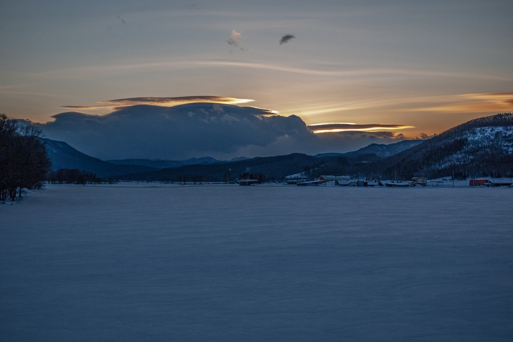 雪原の夕暮れ