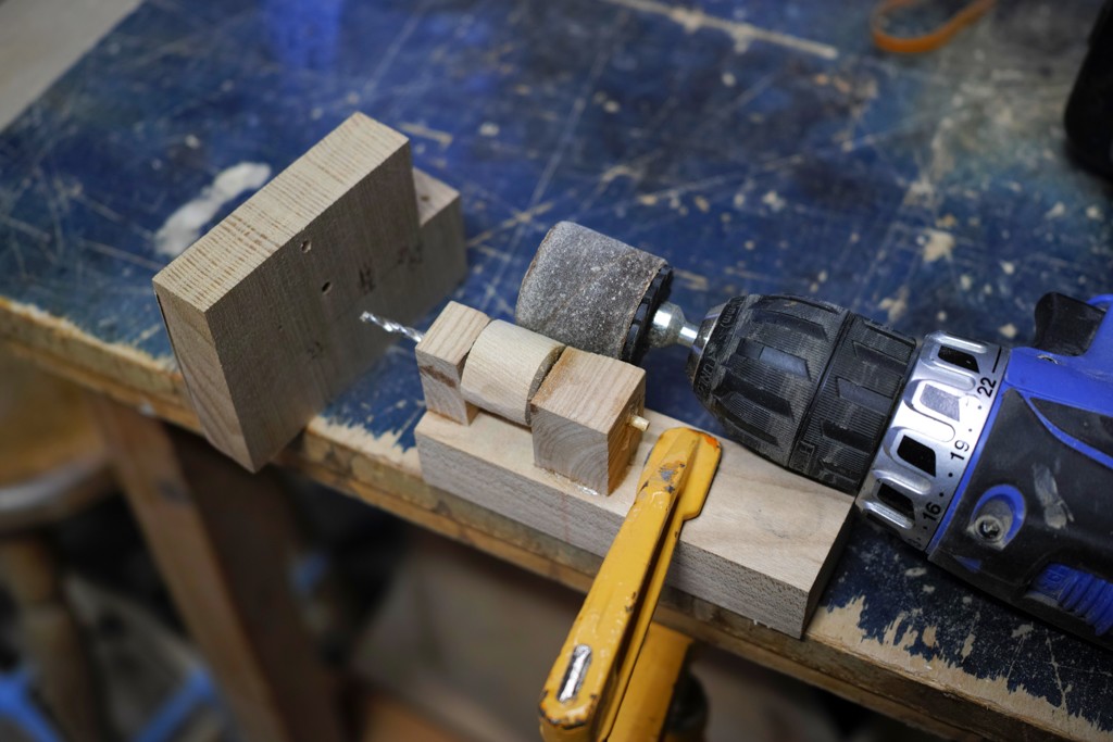 横穴ボーリングマシン？