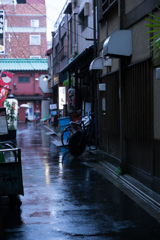 雨の路地裏