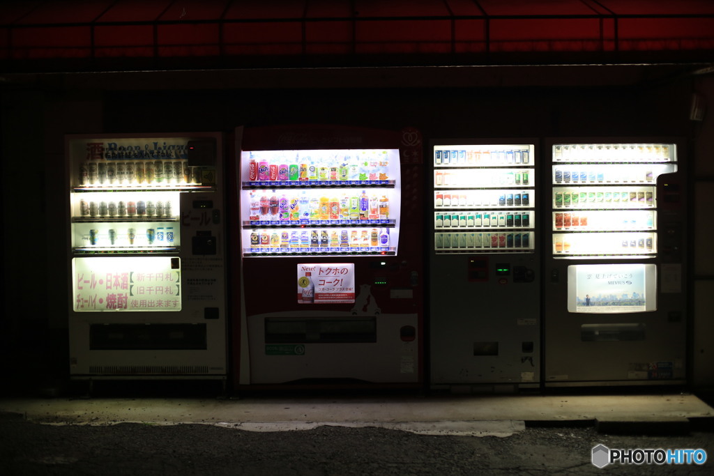 夜の自動販売機