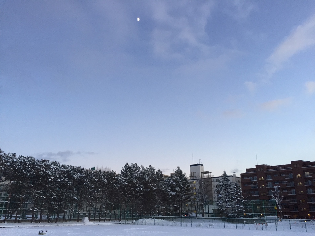 12月27日 夕方の月