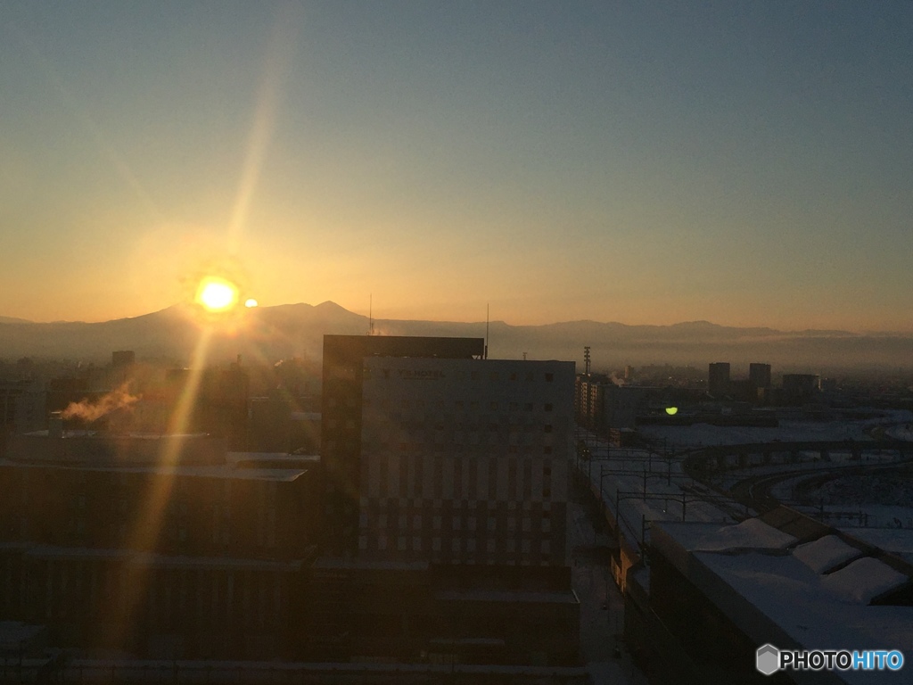 大雪の日の出