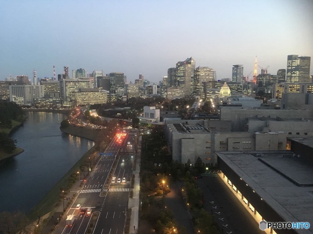 皇居外苑千鳥ヶ淵、国会議事堂（夕景）