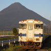 開聞岳と列車