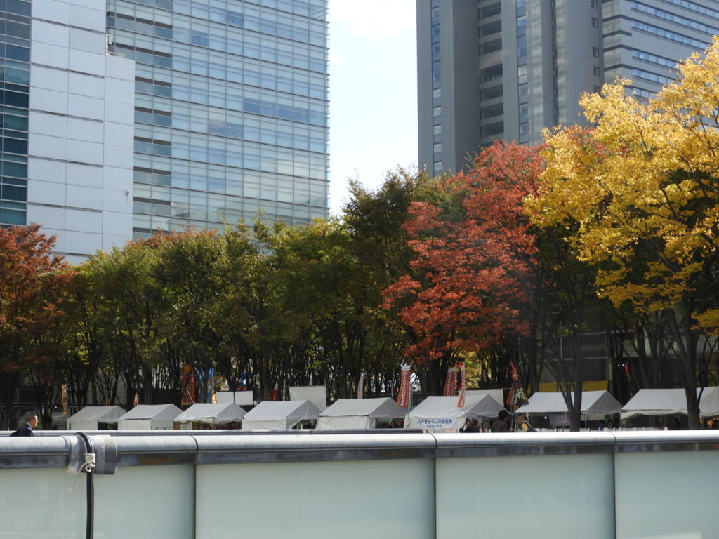 露店と紅葉