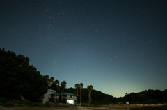 冬のビーチからの星空。