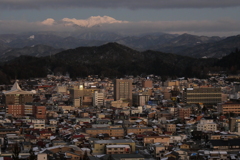 乗鞍岳麓の街の冬の夕暮