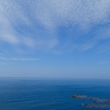 海と空と