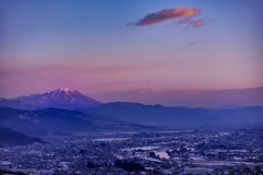 染まる山