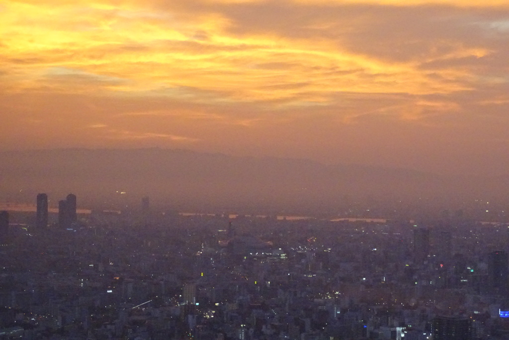 夕景 渦巻く雲