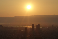 見晴るかす夕日➂