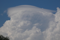 積乱雲に傘雲